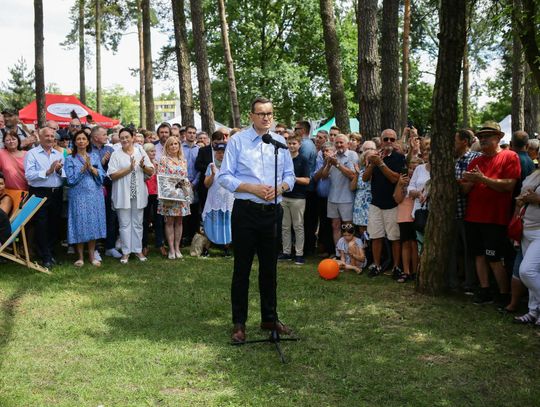 Premier: będziemy utrzymywali wszystkie programy społeczne