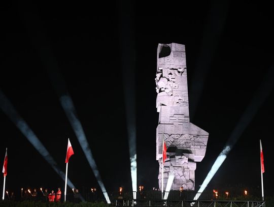 Premier na Westerplatte: dziś nie powiemy "nigdy więcej wojny", musimy powiedzieć "nigdy więcej samotności"