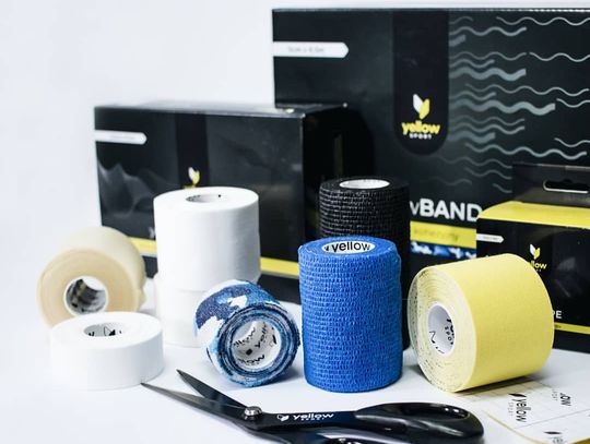 Prezentujemy przydatne akcesoria do kinesiotapingu, czyli dynamicznego plastrowania