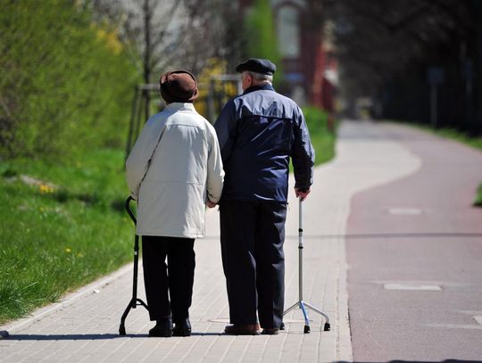 Prezes ZUS: pierwsze "trzynastki" trafią do emerytów przed Wielkanocą