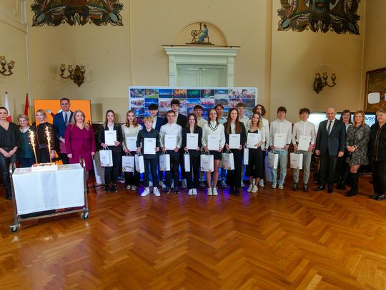 Prezydent Marcin Witko wręczył stypendia i nagrody dla sportowców