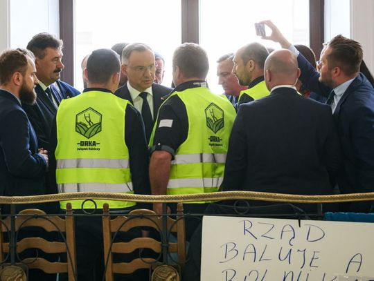 Prezydent spotkał się z protestującymi rolnikami