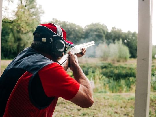Profesjonalne wyrzutnie do zawodów Skeet - jak osiągnąć powtarzalny tor lotu rzutków strzeleckich