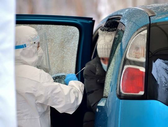 Prognoza ekspertów UW: Maksimum zakażeń w tej fali pandemii za ok. tydzień