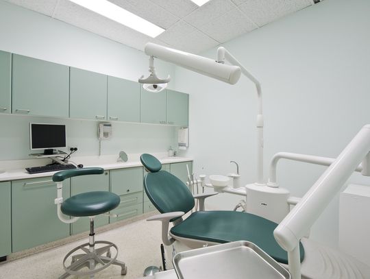 Przez wzrost cen usług dentystycznych Polacy poważnie zaniedbują zdrowie jamy ustnej