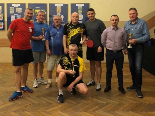 Przy tenisowych stołach