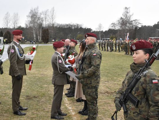 Przysięga, która zmienia wszystko. Nowi żołnierze zasilili szeregi 7 batalionu kawalerii powietrznej Przysięga, która zmienia wszystko. Nowi żołnierze zasilili szeregi 7 batalionu kawalerii powietrznej