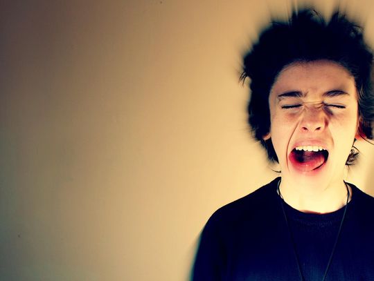 Psycholog: obgryzanie paznokci i prokrastynacja wynikają z instynktów przetrwania