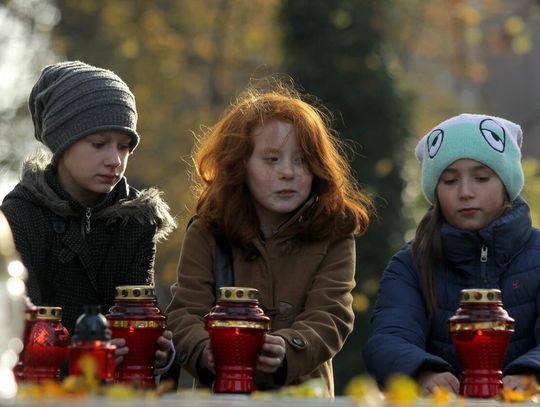 Psycholożka: nie trzymajmy dzieci pod kloszem z tematem śmierci