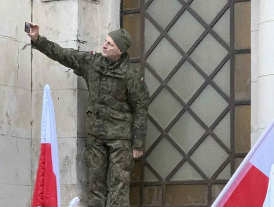 Radny, mundur i Marsz Niepodległości. Szczepan Goska ukarany grzywną i naganą