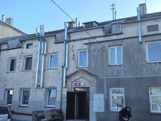 Remont klatki przy Kołłątaja 20. Mała inwestycja, duża ulga dla mieszkańców