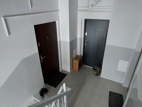 Remont klatki schodowej przy ul. Warszawskiej 28 zakończony Remont klatki schodowej przy ul. Warszawskiej 28 zakończony