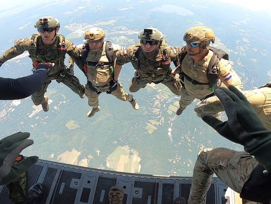 Reprezentacja 25 Brygady Kawalerii Powietrznej w światowej czołówce na zawodach Leapfest w USA!