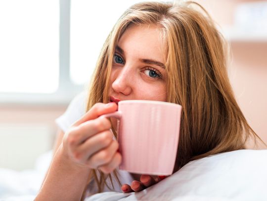 Rola kubków reklamowych z logo w codziennym kontakcie z marką