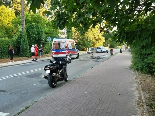 Rowerzysta zderzył się z motocyklem. Dwie osoby poszkodowane