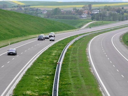 Rząd przyjął w środę projekt ustawy o zniesieniu opłat za autostrady zarządzane przez GDDKiA