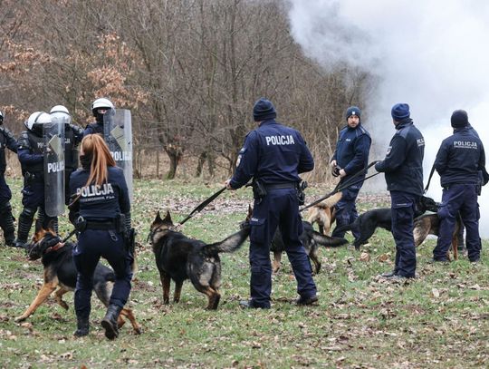 Rzeczniczka KGP: funkcjonariusze prewencji wesprą SG i wojsko także przy zaporze granicznej