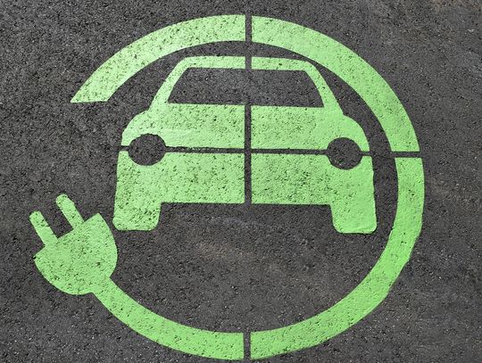 Samochodów elektrycznych na naszych drogach coraz więcej