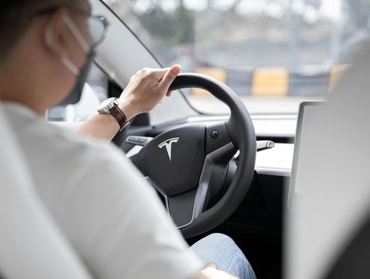 Samochody Tesla – czy warto kupić Teslę z USA?