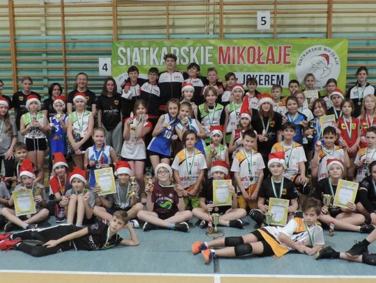 "Siatkarskie Mikołaje" z Akademią Siatkówki JOKER 