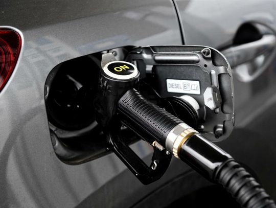 Sieci stacji paliw ogłosiły wakacyjne promocje na paliwa, tankowanie tańsze nawet o 45 gr/l
