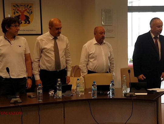 Ślubowanie Szymona Michalaka - nowego radnego Rady Powiatu Tomaszowskiego