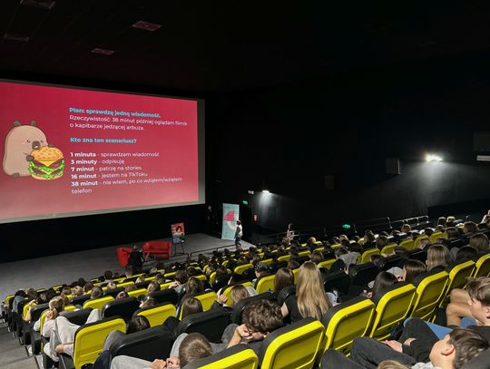 Smartfon nie musi rządzić życiem. W Galerii Tomaszów młodzież rozmawiała o higienie cyfrowej