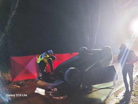 Śmiertelny wypadek w Sługocicach. Policja apeluje o ostrożność na zimowych drogach Śmiertelny wypadek w Sługocicach. Policja apeluje o ostrożność na zimowych drogach