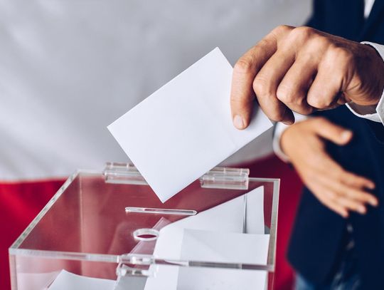 Sondaż dla Radia Zet: do Sejmu weszłoby sześć partii; KO z wynikiem 30 proc. przed PiS - 25 proc.