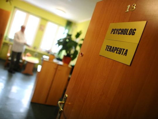 Sondaż: stres, inflacja i uzależnienia mają negatywny wpływ na zdrowie psychiczne Polaków