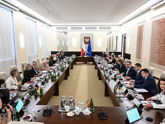 Sondaż: według 59,3 proc. badanych rekonstrukcja rządu nie pomoże wyjść z kryzysu politycznego Sondaż: według 59,3 proc. badanych rekonstrukcja rządu nie pomoże wyjść z kryzysu politycznego