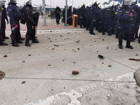 Starcie na granicy. Polska policja użyła armatek wodnych