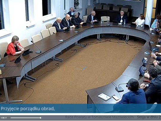 „Sesja-widmo i świąteczny prezent dla starosty. Kto naprawdę wygrał ten dzień?”