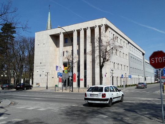 Starostwo pęcznieje w szwach. Rosną wydatki na wynagrodzenia