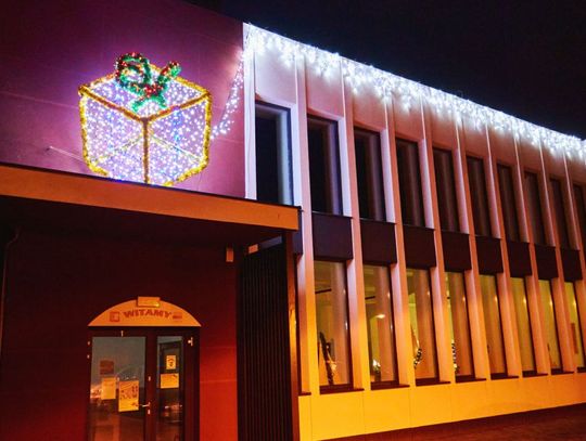 Świąteczna iluminacja świetlna w Powiatowym Centrum Animacji Społecznej