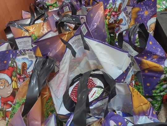 Świąteczne paczki trafiły do tomaszowskich seniorów
