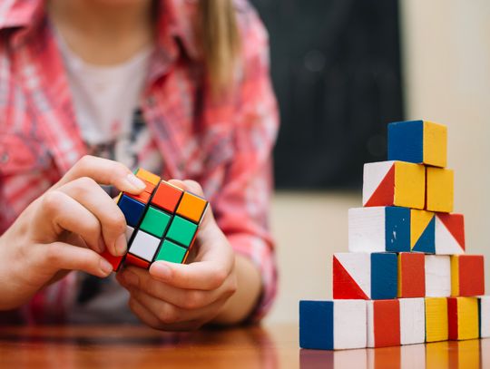 Światowy Dzień Kostki Rubika – genialna prostota, która podbiła świat