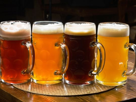 Świętowanie z jasnym pełnym