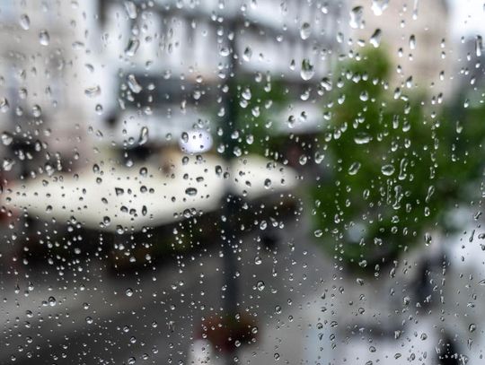 Synoptyk IMGW: na wschodzie deszczowo; od zachodu poprawa pogody