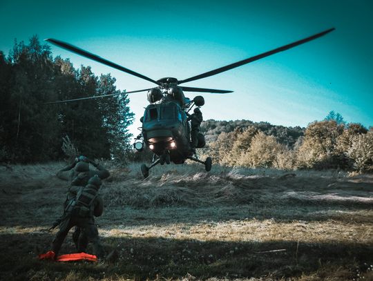 Szkolenie z ratownictwa wysokogórskiego. Żołnierze 25 BKPow i ratownicy GOPR na jednej linie Szkolenie z ratownictwa wysokogórskiego. Żołnierze 25 BKPow i ratownicy GOPR na jednej linie