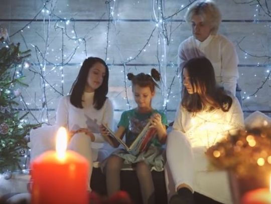 Teledysk do piosenki napisanej i skomponowanej przez Monikę Sakturę, "Dziewczynka z zapałkami" Teledysk do piosenki napisanej i skomponowanej przez Monikę Sakturę, "Dziewczynka z zapałkami"