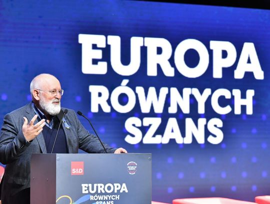 Timmermans: świat patrzy na Polskę z podziwem przez ostatnie sto dni