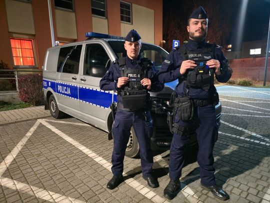 Tomaszów: policjanci wyważyli drzwi i uratowali 79‑latkę Tomaszów: policjanci wyważyli drzwi i uratowali 79‑latkę