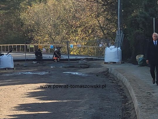 Tomaszów w korku. Dwa zamknięte mosty, jedno miasto w potrzasku Tomaszów w korku. Dwa zamknięte mosty, jedno miasto w potrzasku