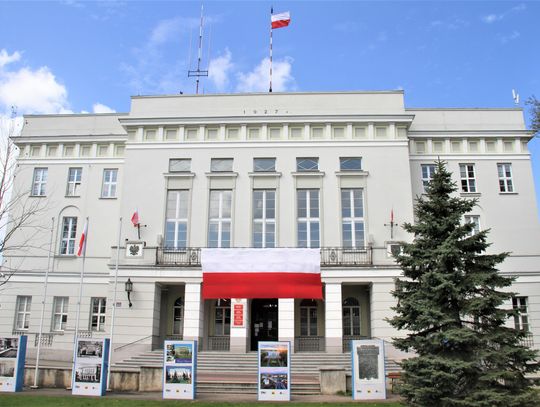 Tomaszów wzmacnia strażaków na czasy „pogody ekstremalnej”. Unijna dotacja na wozy, drony i agregat