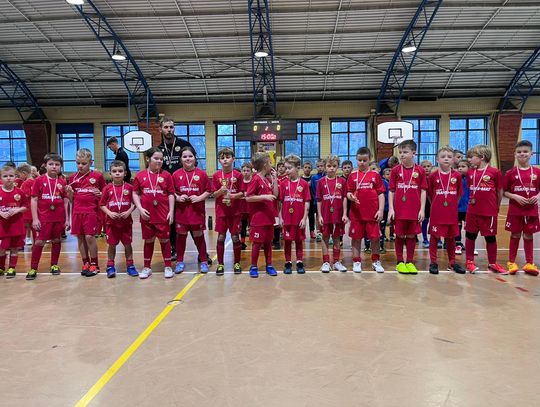 Turniej Mikołajkowy Lechia 2025 w Tomaszowie Mazowieckim – młodzi piłkarze, sportowe emocje i rodzinna atmosfera Turniej Mikołajkowy Lechia 2025 w Tomaszowie Mazowieckim – młodzi piłkarze, sportowe emocje i rodzinna atmosfera