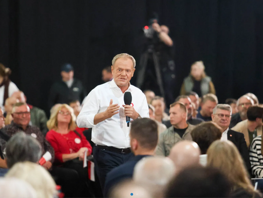 Tusk w Piotrkowie. Propaganda i ekstaza wyznawców