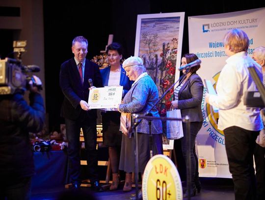 Uczestniczki zajęć MCK laureatkami IX Wojewódzkiego Przeglądu Twórczości Dojrzałej „Przystanek 60+”