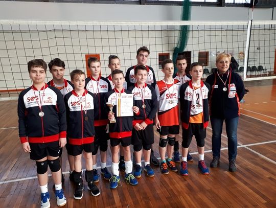 Uczniowie SP 12 finalistami Mistrzostw Województwa w piłce siatkowej – czwórki chłopców