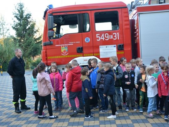 Uczniowie "Trójki" rozmawiają o bezpieczeństwie ze Strażakami